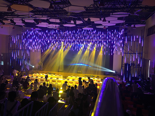 <b>一禾科技專業(yè)舞臺燈光音響系統(tǒng)解決方案，打造完美視聽體驗！</b>